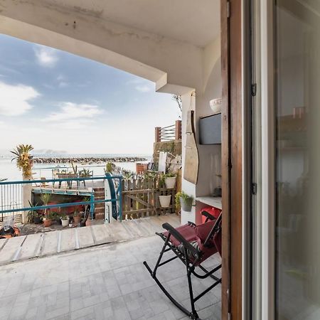 incantevole casa con accesso diretto in spiaggia Bacoli Esterno foto