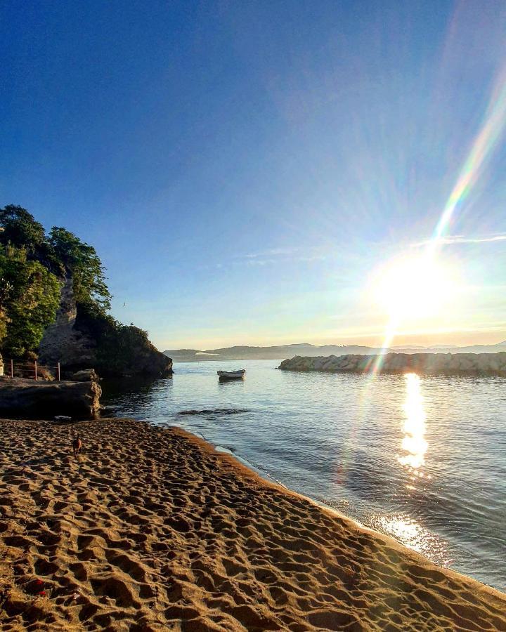 incantevole casa con accesso diretto in spiaggia Bacoli Esterno foto