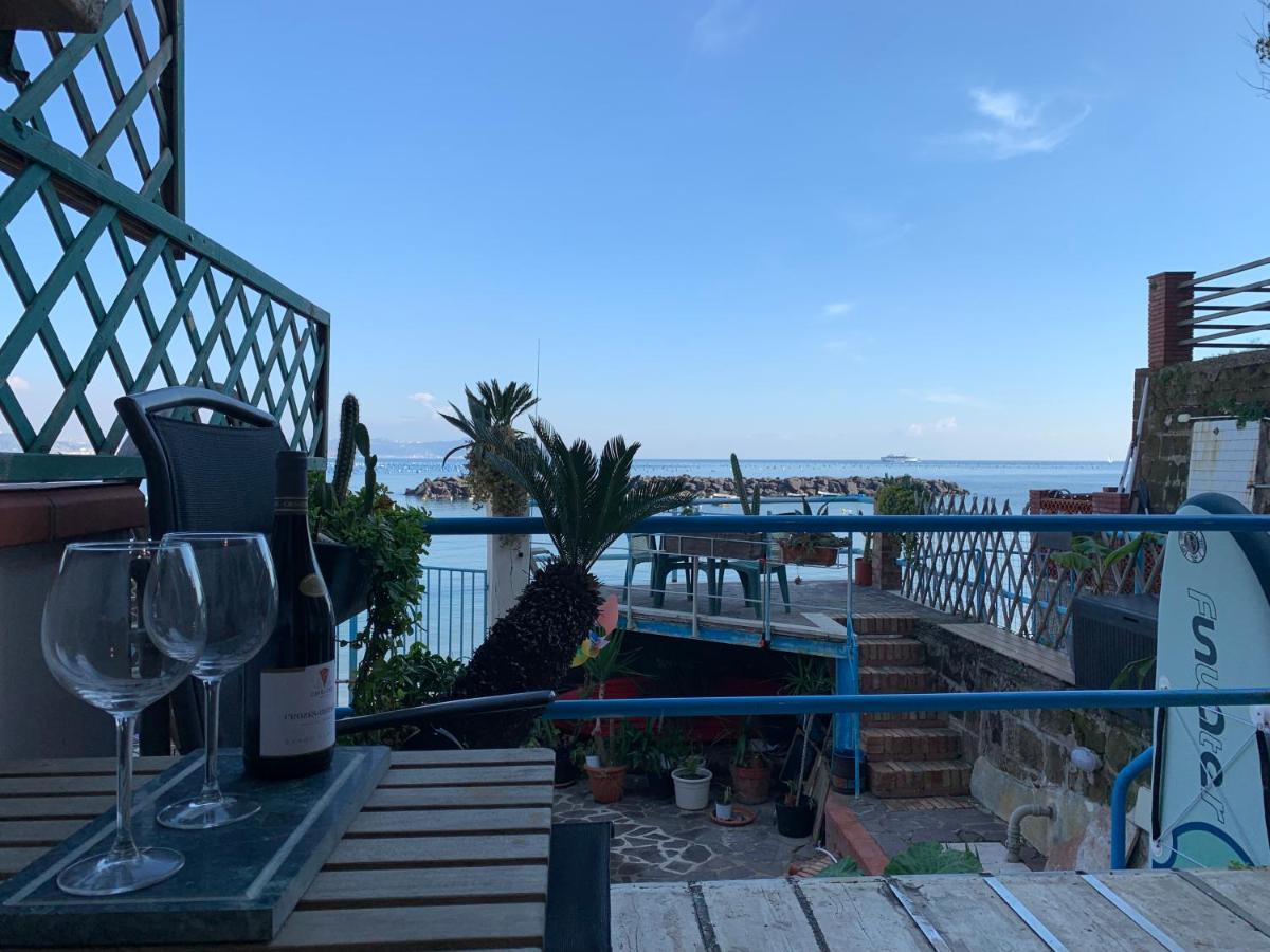 incantevole casa con accesso diretto in spiaggia Bacoli Esterno foto